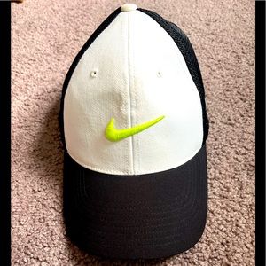 Nike golf hat, fitted/flexfit : S/M